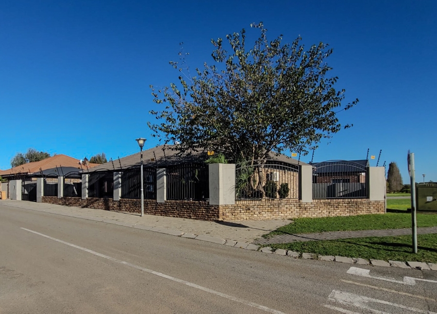 3 Bedroom Property for Sale in Grimbeeck Park North West